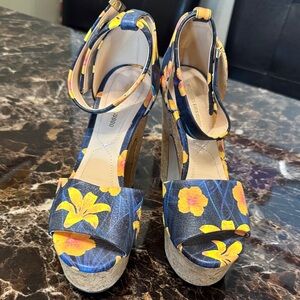 Vero Cuoio Floral Platform Sandals - Navy and Yellow